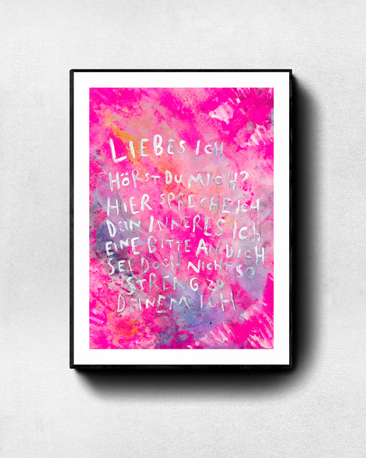 Kunstdruck „Liebes Ich“ von Natalie Irber – Inspirierender Spruch auf leuchtendem pinken Hintergrund. Fine Art Print mit handgeschriebenem Zitat für mehr Selbstliebe und Achtsamkeit. Erhältlich im Online-Shop als Wanddekoration oder Geschenkidee.